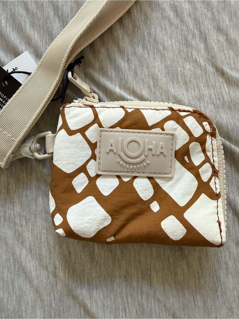 ALOHA Collection Brown & Cream Patterned Wristlet